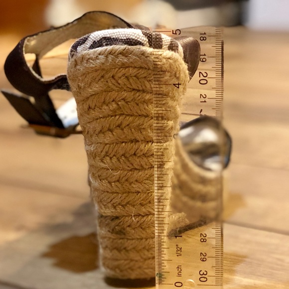 Micheal Kors wedges, authentic & only worn twice - Picture 2 of 6